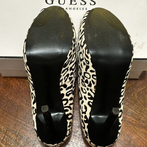 Guess Women's Honora Platform Pumps - Picture 7 of 12